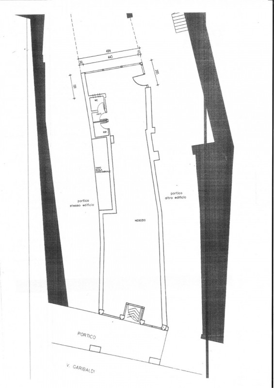 SCHIO - CENTRO STORICO:  Ampio e particolare NEGOZIO sviluppato in lunghezza. Cl. En. G  EURO 1.4...