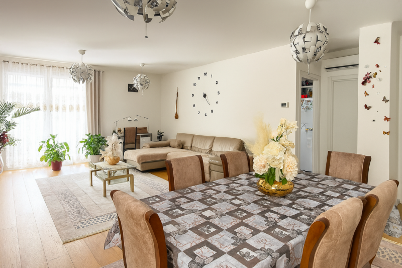 A Cavino, in un tranquillo contesto residenziale e comodo ai principali servizi, proponiamo in ve...