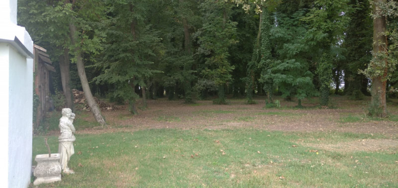 Scopri questa splendida casa singola situata nella campagna del comune di Guarda Veneta. Con una ...