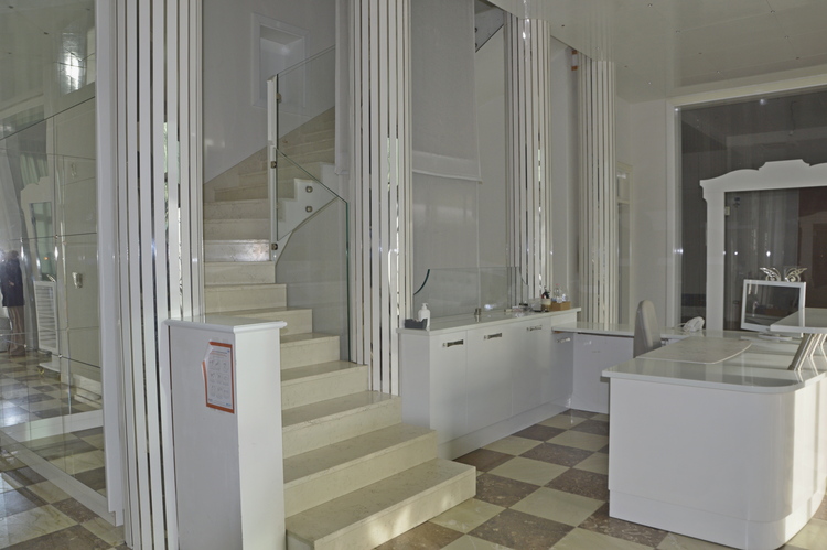 Proponiamo in vendita immobile produttivo con ampia palazzina uffici di rappresentanza che garant...