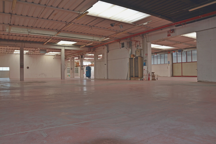 Proponiamo in vendita immobile produttivo con ampia palazzina uffici di rappresentanza che garant...