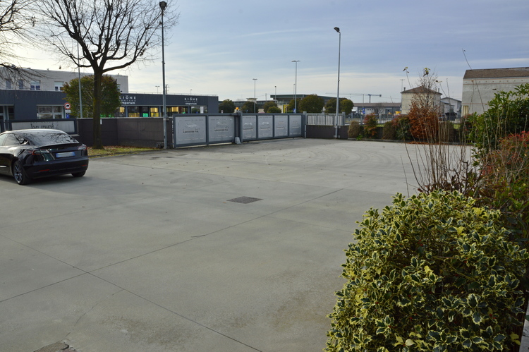 Proponiamo in vendita immobile produttivo con ampia palazzina uffici di rappresentanza che garant...