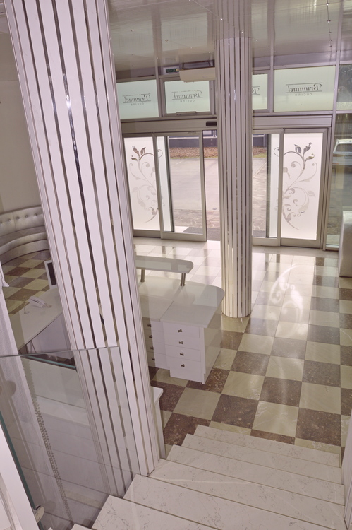 Proponiamo in vendita immobile produttivo con ampia palazzina uffici di rappresentanza che garant...