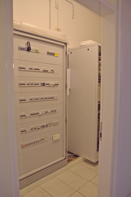 Proponiamo in vendita immobile produttivo con ampia palazzina uffici di rappresentanza che garant...