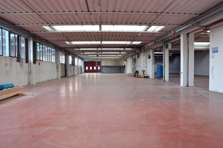 Proponiamo in vendita immobile produttivo con ampia palazzina uffici di rappresentanza che garant...