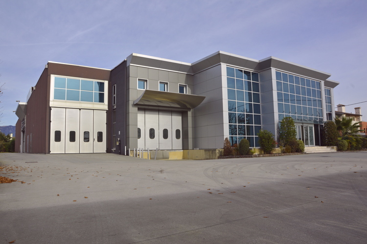 Proponiamo in vendita immobile produttivo con ampia palazzina uffici di rappresentanza che garant...