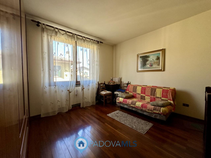 Immobile in esclusiva al Gruppo Padova MLS
In centro paese, a due passi da tutti i servizi, propo...