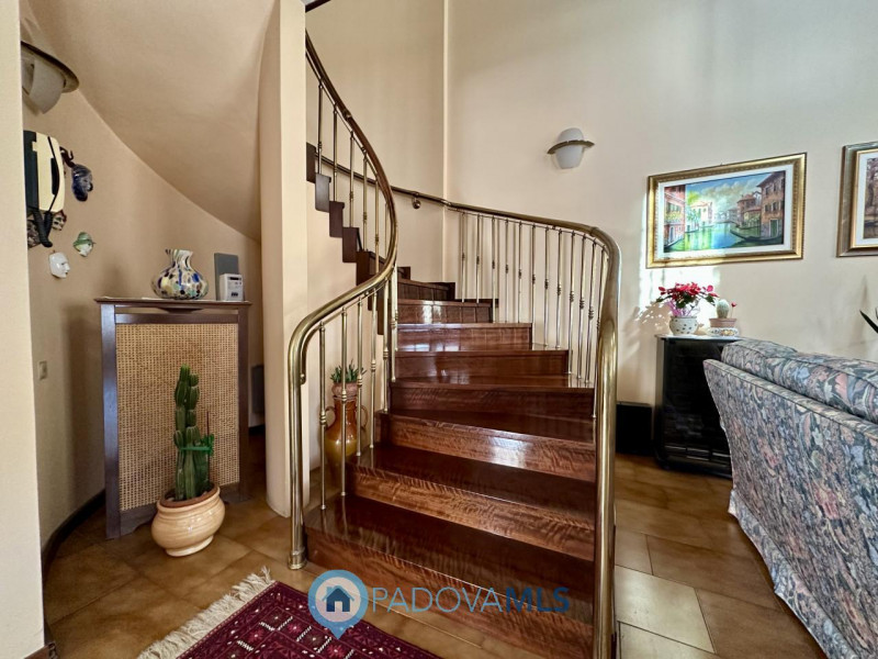 Immobile in esclusiva al Gruppo Padova MLS
In centro paese, a due passi da tutti i servizi, propo...
