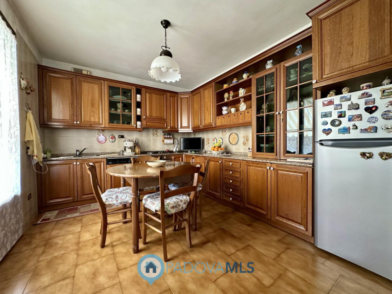 Immobile in esclusiva al Gruppo Padova MLS
In centro paese, a due passi da tutti i servizi, propo...