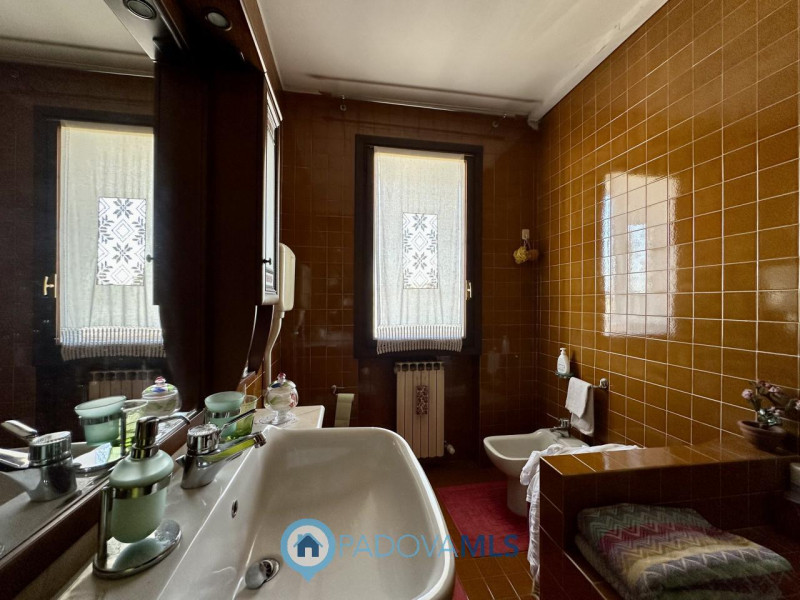 Immobile in esclusiva al Gruppo Padova MLS
In centro paese, a due passi da tutti i servizi, propo...