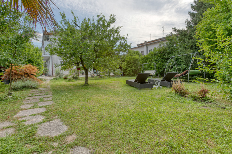 Nella rinomata città di Abano Terme proponiamo in vendita questa bellissima porzione di bifamilia...