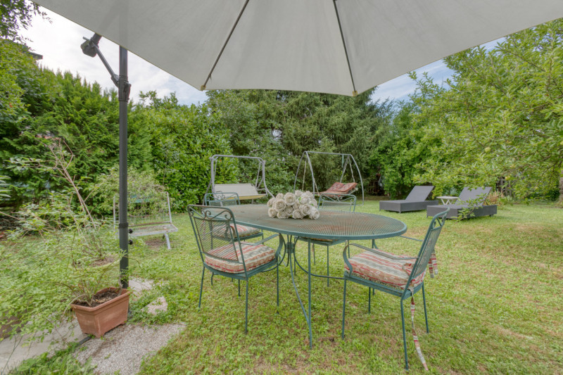 Nella rinomata città di Abano Terme proponiamo in vendita questa bellissima porzione di bifamilia...
