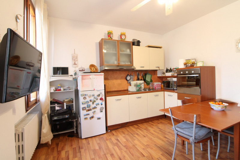 Nel cuore di Pernumia, proponiamo in vendita una splendida casa a schiera porzione centrale, rece...