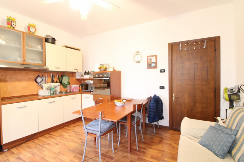 Nel cuore di Pernumia, proponiamo in vendita una splendida casa a schiera porzione centrale, rece...