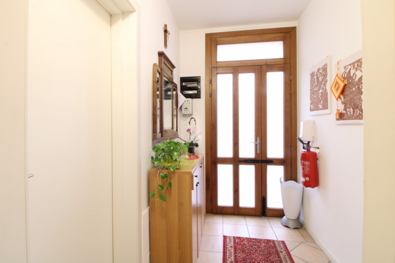 Nel cuore di Pernumia, proponiamo in vendita una splendida casa a schiera porzione centrale, rece...