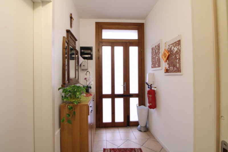 Nel cuore di Pernumia, proponiamo in vendita una splendida casa a schiera porzione centrale, rece...