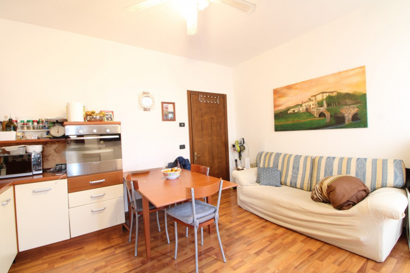 Nel cuore di Pernumia, proponiamo in vendita una splendida casa a schiera porzione centrale, rece...