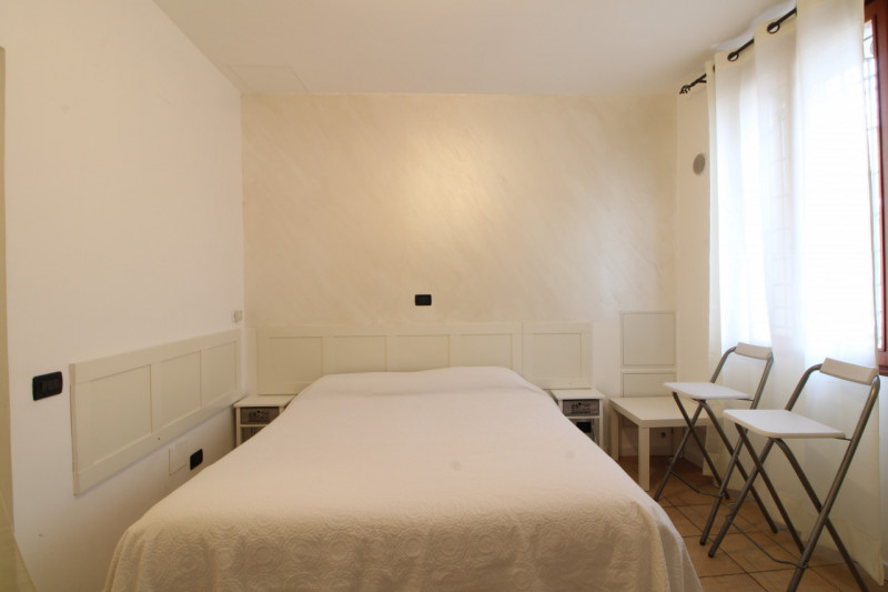 Nel cuore di Pernumia, proponiamo in vendita una splendida casa a schiera porzione centrale, rece...