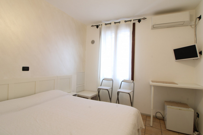 Nel cuore di Pernumia, proponiamo in vendita una splendida casa a schiera porzione centrale, rece...