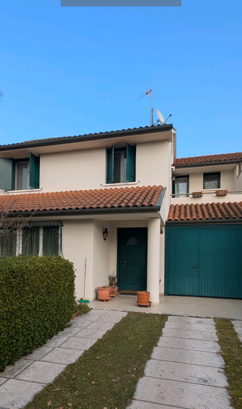 In una delle zone più tranquille e ricercate di Conegliano, precisamente nella località di Campol...