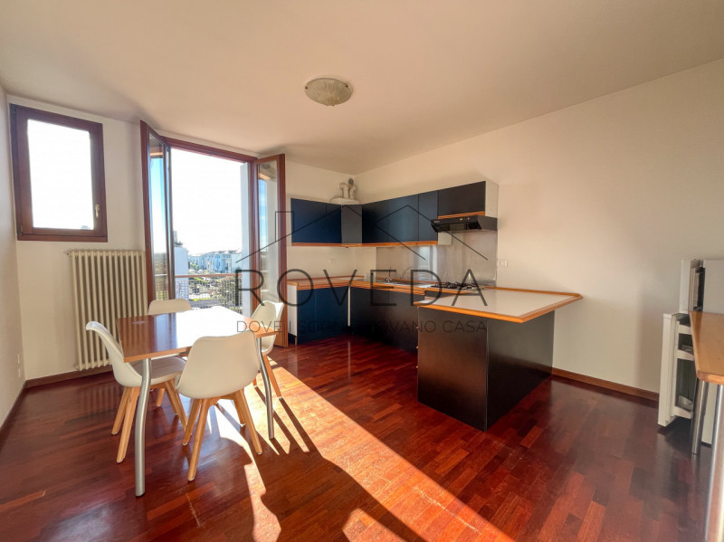 DOSSON DI CASIER 

RIFERIMENTO: CR12

L'agenzia immobiliare Roveda ha il piacere di proporvi, nel...