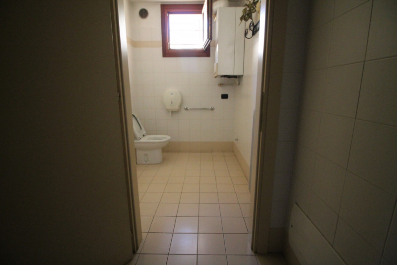 Situato nel cuore pulsante del comune di Motta di Livenza (TV) in zona di forte passaggio, propon...