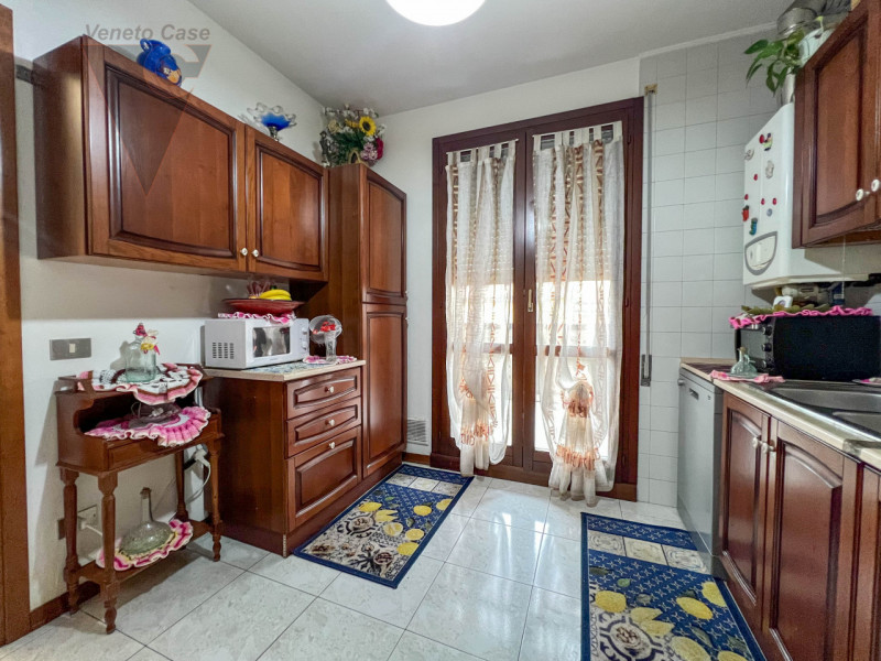 Nel cuore di Conselve, a pochi passi da tutti i principali servizi, è in vendita un appartamento ...