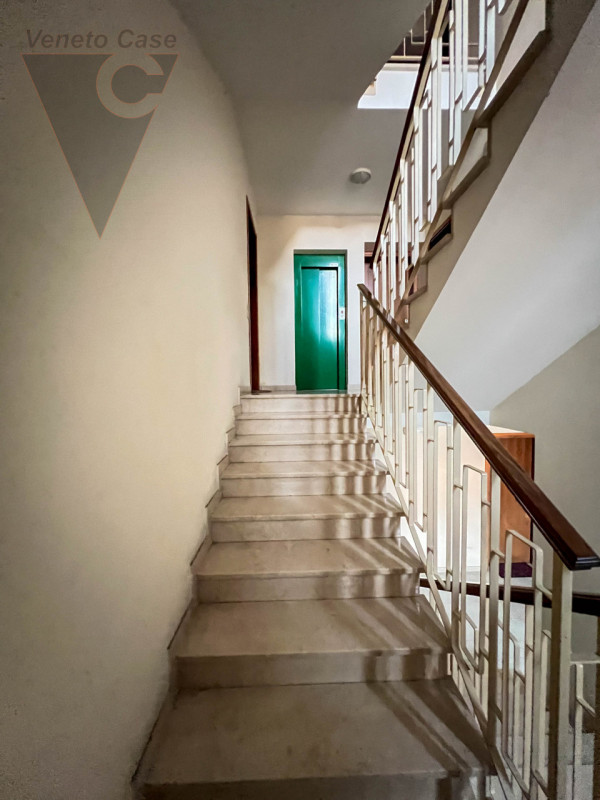 Nel cuore di Conselve, a pochi passi da tutti i principali servizi, è in vendita un appartamento ...