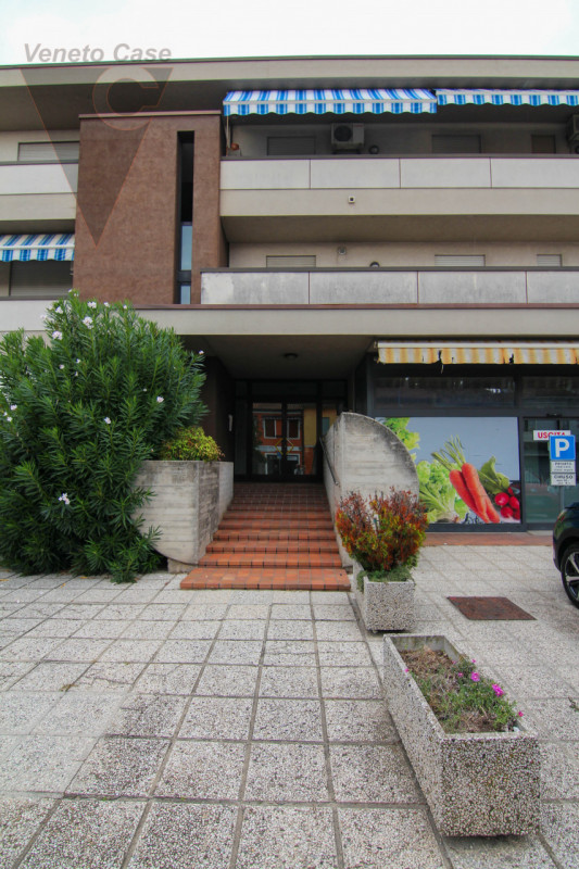 Nel cuore di Conselve, a pochi passi da tutti i principali servizi, è in vendita un appartamento ...