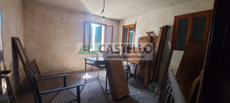 Campodarsego – Frazione Bronzola

In posizione tranquilla ma comoda al centro del paese, proponia...