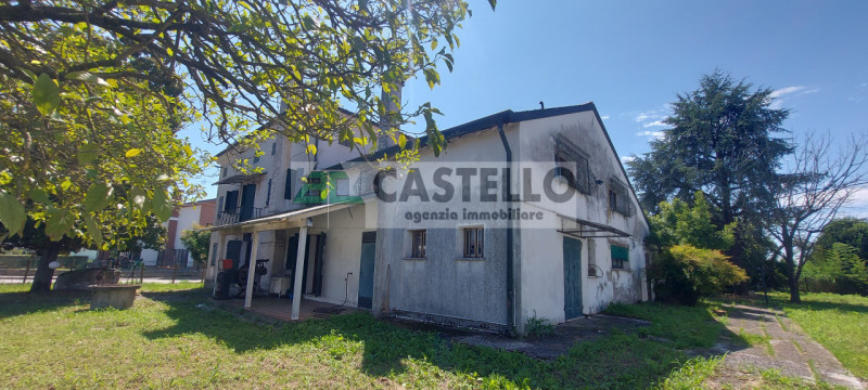 Campodarsego – Frazione Bronzola

In posizione tranquilla ma comoda al centro del paese, proponia...