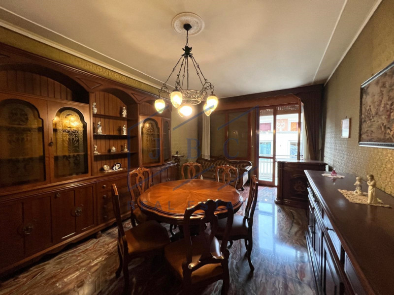 Proponiamo in pieno centro a Motta di Livenza, appartamento al secondo piano con ascensore in con...