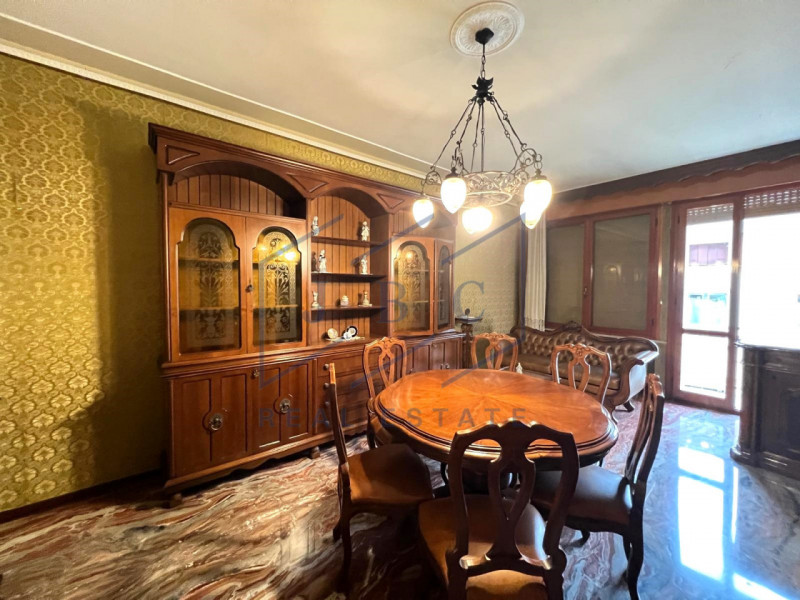 Proponiamo in pieno centro a Motta di Livenza, appartamento al secondo piano con ascensore in con...