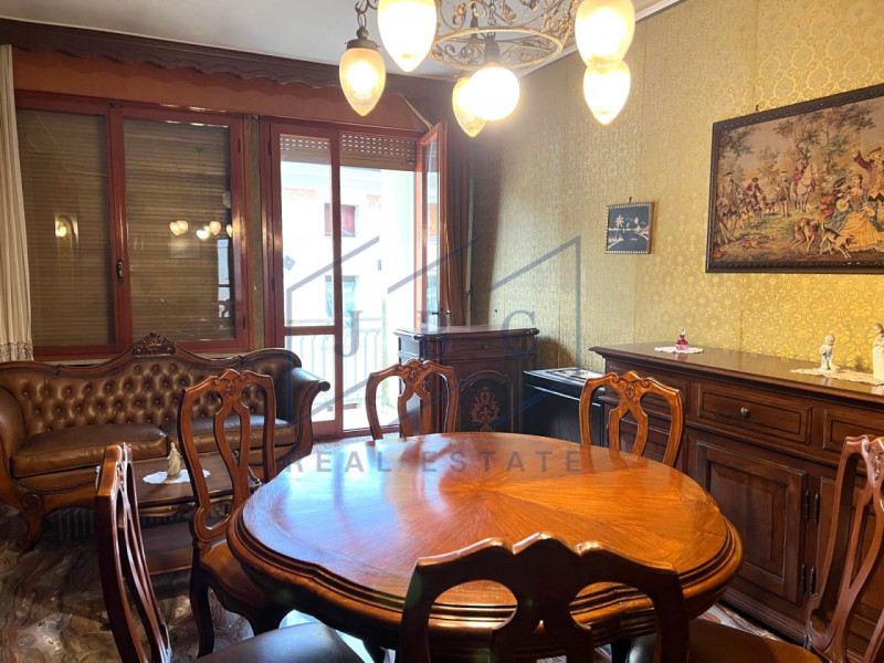 Proponiamo in pieno centro a Motta di Livenza, appartamento al secondo piano con ascensore in con...