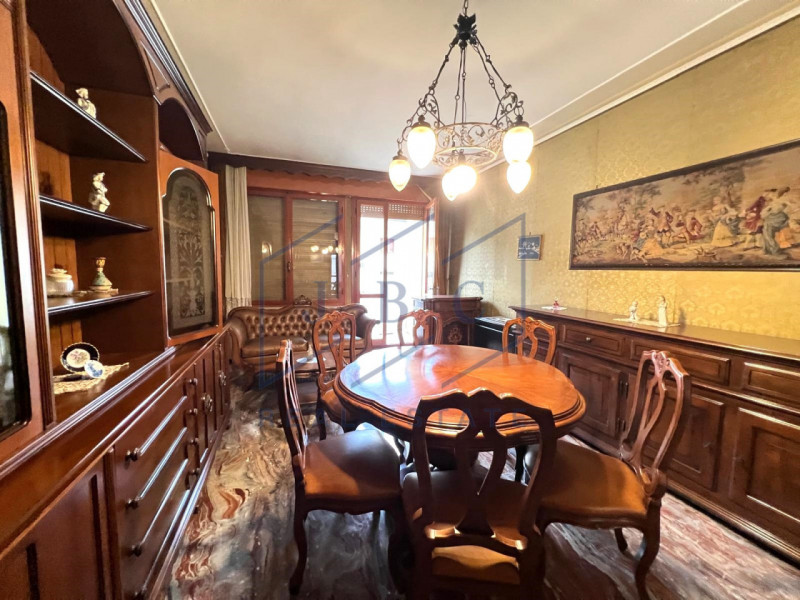 Proponiamo in pieno centro a Motta di Livenza, appartamento al secondo piano con ascensore in con...