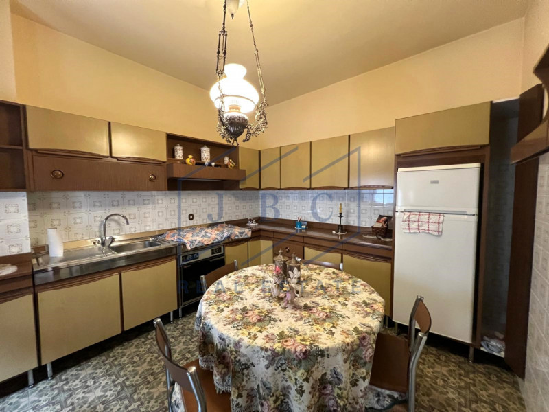 Proponiamo in pieno centro a Motta di Livenza, appartamento al secondo piano con ascensore in con...