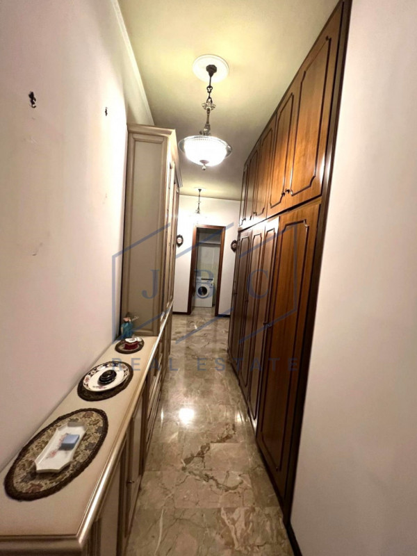 Proponiamo in pieno centro a Motta di Livenza, appartamento al secondo piano con ascensore in con...