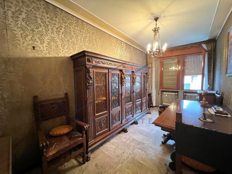 Proponiamo in pieno centro a Motta di Livenza, appartamento al secondo piano con ascensore in con...