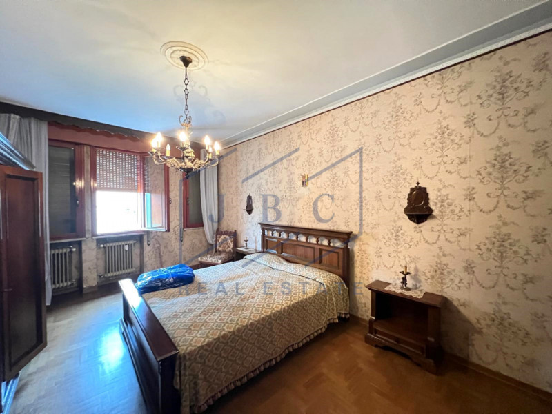 Proponiamo in pieno centro a Motta di Livenza, appartamento al secondo piano con ascensore in con...