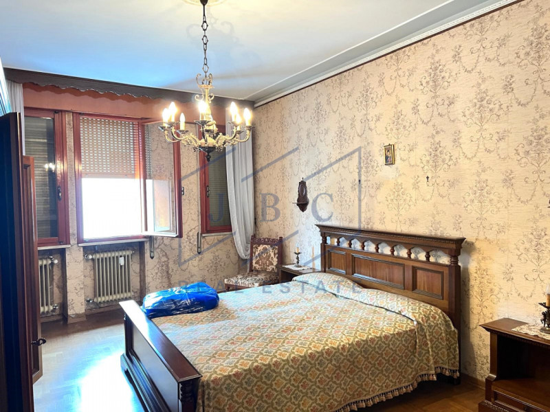 Proponiamo in pieno centro a Motta di Livenza, appartamento al secondo piano con ascensore in con...