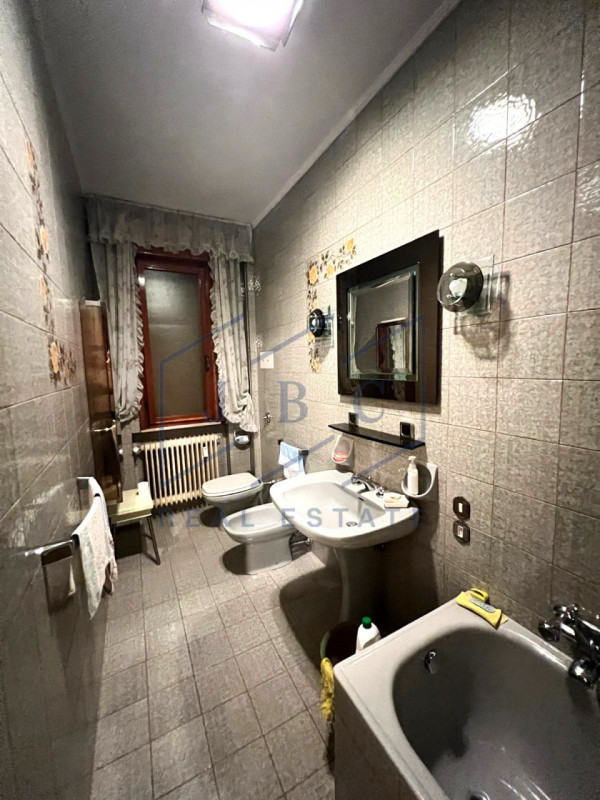 Proponiamo in pieno centro a Motta di Livenza, appartamento al secondo piano con ascensore in con...