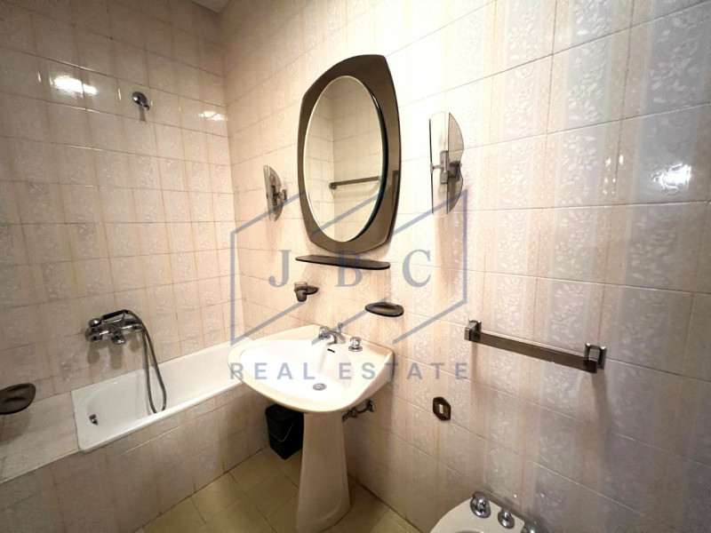 Proponiamo in pieno centro a Motta di Livenza, appartamento al secondo piano con ascensore in con...