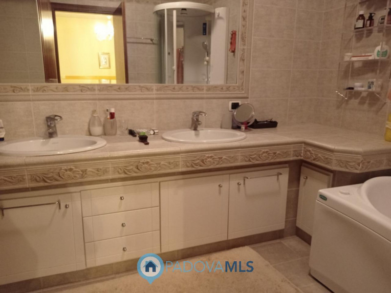 Immobile in esclusiva al Gruppo Padova MLS
PRESTIGIOSA VILLA SINGOLA CON PISCINA INTERNA E AREA F...