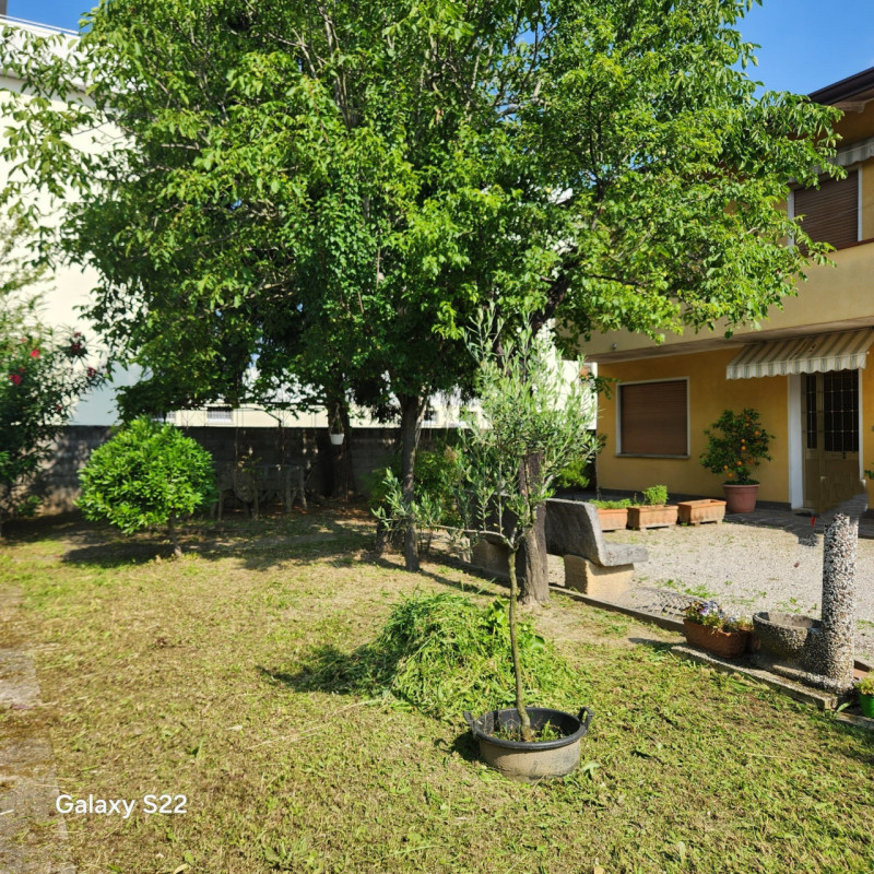 PIANIGA-Mellaredo centro-: situata nel centro di Mellaredo, questa casa singola con una superfici...