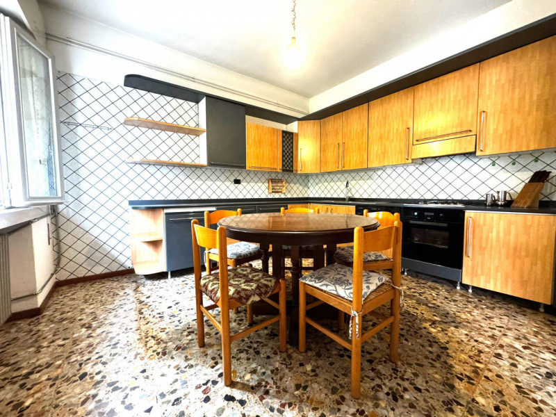 PIANIGA-Mellaredo centro-: situata nel centro di Mellaredo, questa casa singola con una superfici...