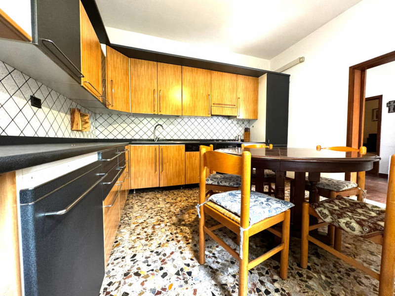 PIANIGA-Mellaredo centro-: situata nel centro di Mellaredo, questa casa singola con una superfici...