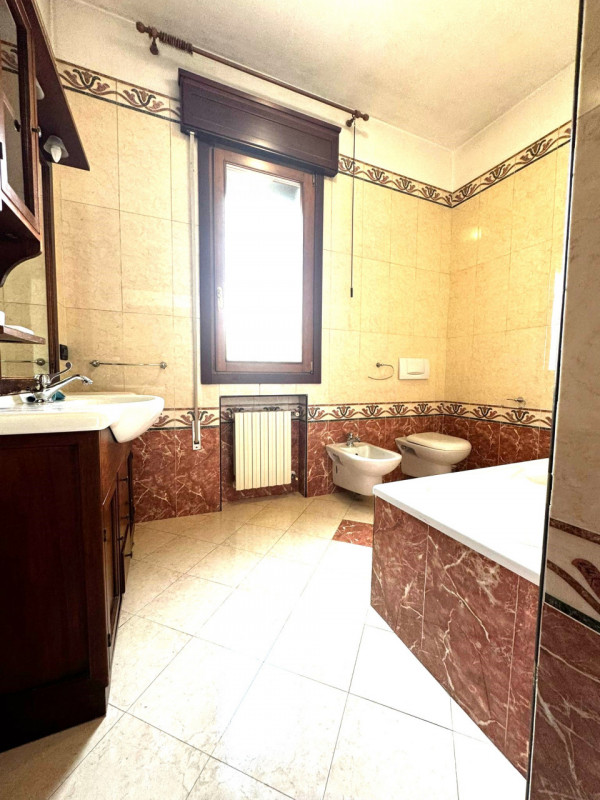 PIANIGA-Mellaredo centro-: situata nel centro di Mellaredo, questa casa singola con una superfici...