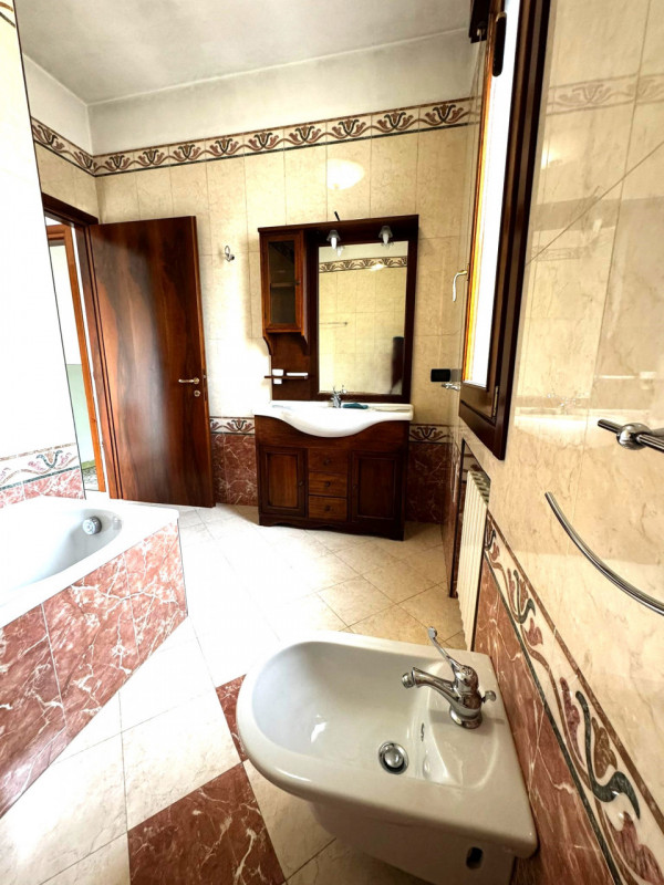 PIANIGA-Mellaredo centro-: situata nel centro di Mellaredo, questa casa singola con una superfici...