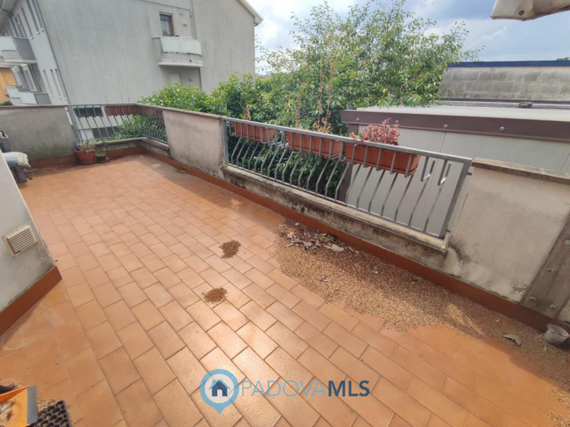 Immobile in esclusiva al Gruppo Padova MLS
Proponiamo in vendita nel quartiere di Carpanedo di Al...