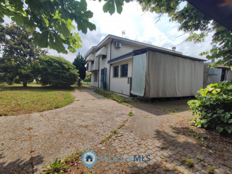 Immobile in esclusiva al Gruppo Padova MLS
Proponiamo in vendita nel quartiere di Carpanedo di Al...